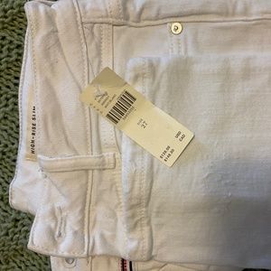 Pilcro NWT High Rise Slim White Jeans